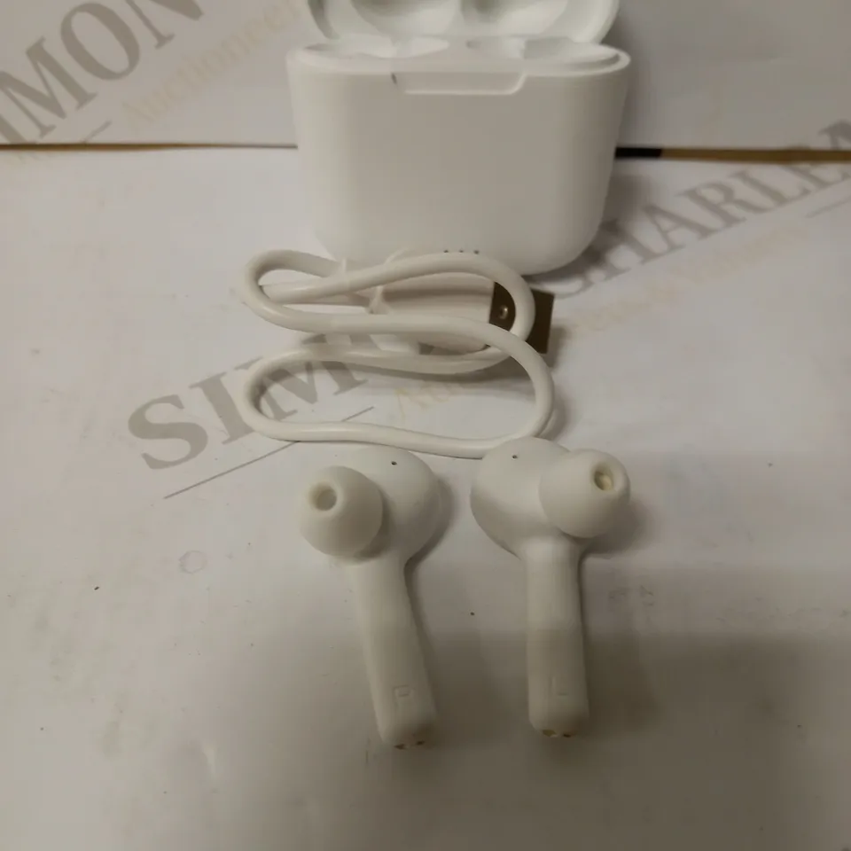 WHITE TRUE WIRELESS ACTIVE NOISE CANCELLING EARBUDS