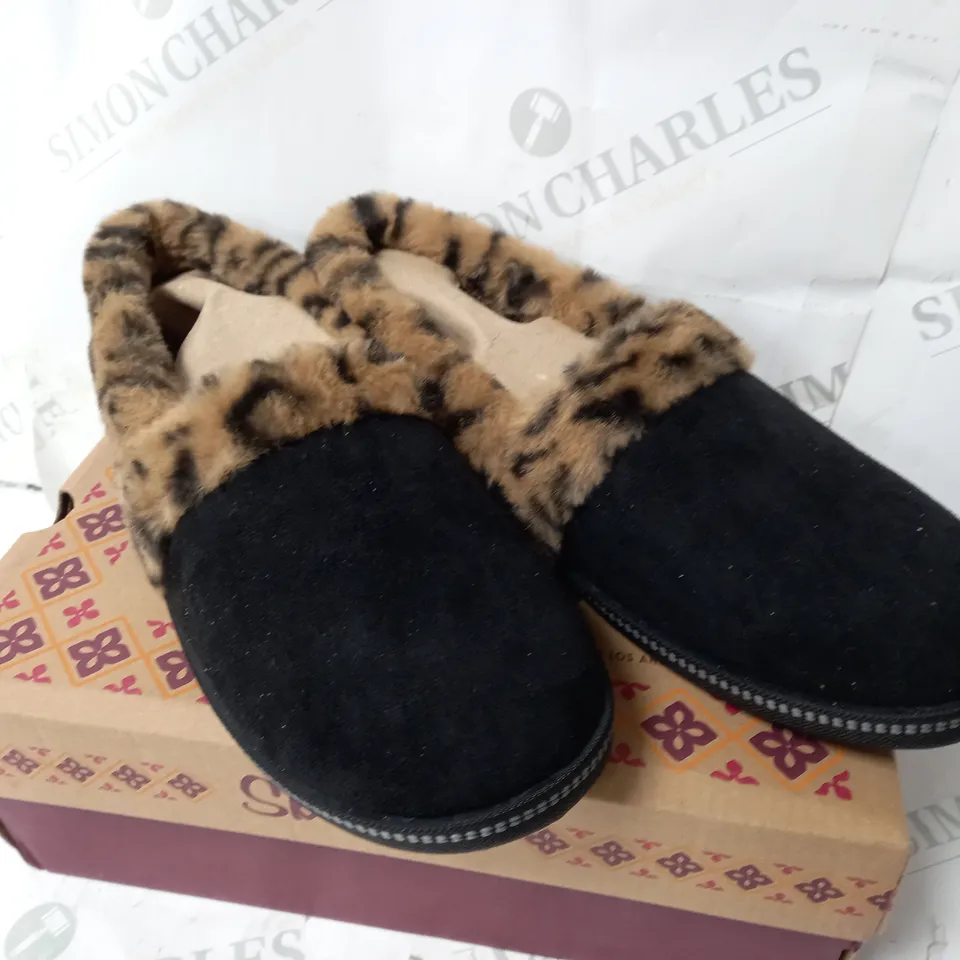 SKETCHERS FUR LEOPARD SLIPPERS SIZE 6.5