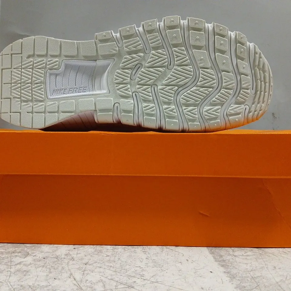 BOXED PAIR OF NIKE FREE METCON 6 SHOES IN WHITE SIZE UK 7.5