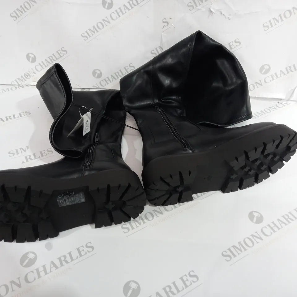 PAIR OF H+M BLACK BOOTS SIZE 7