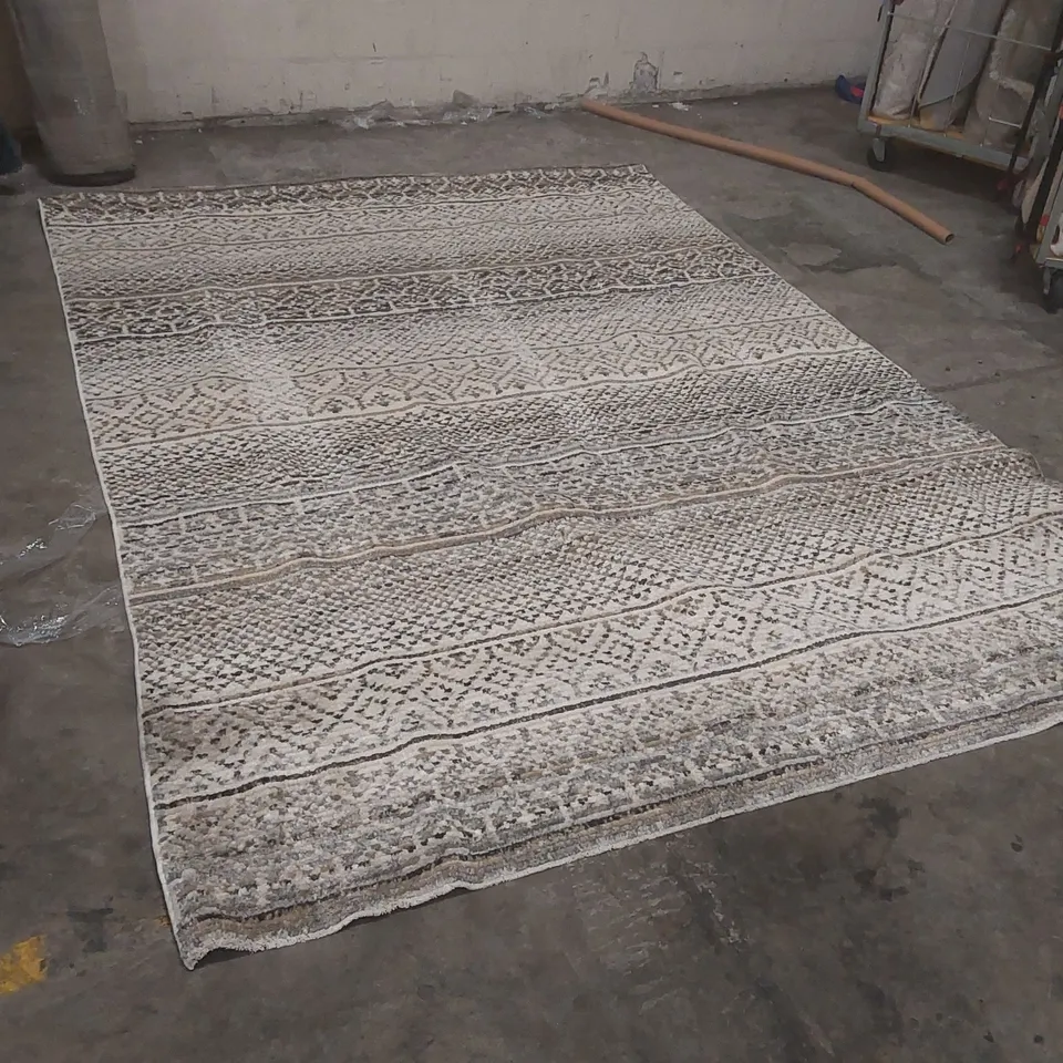 QUALITY DESIGNER AREA RUG - APPROXIMATELY 325 x 230cm
