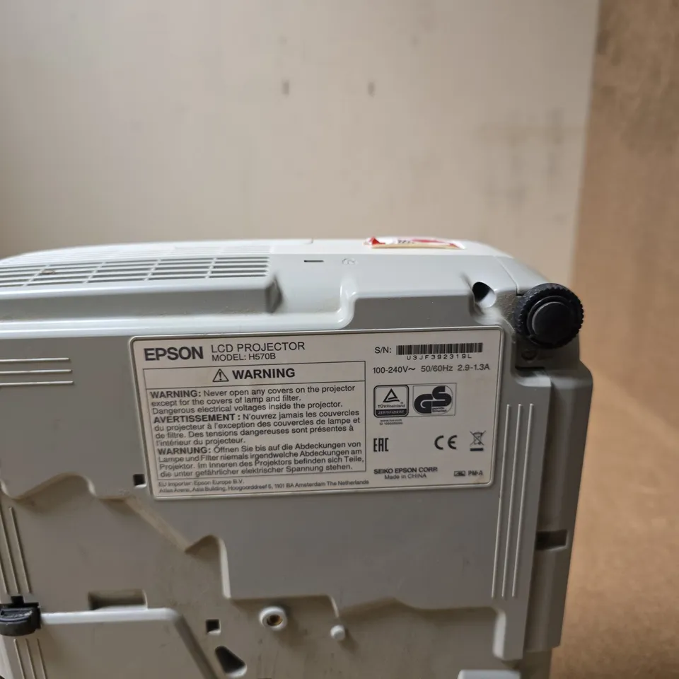 EPSON LCD PROJECTOR H570B – 3LCD, HDMI