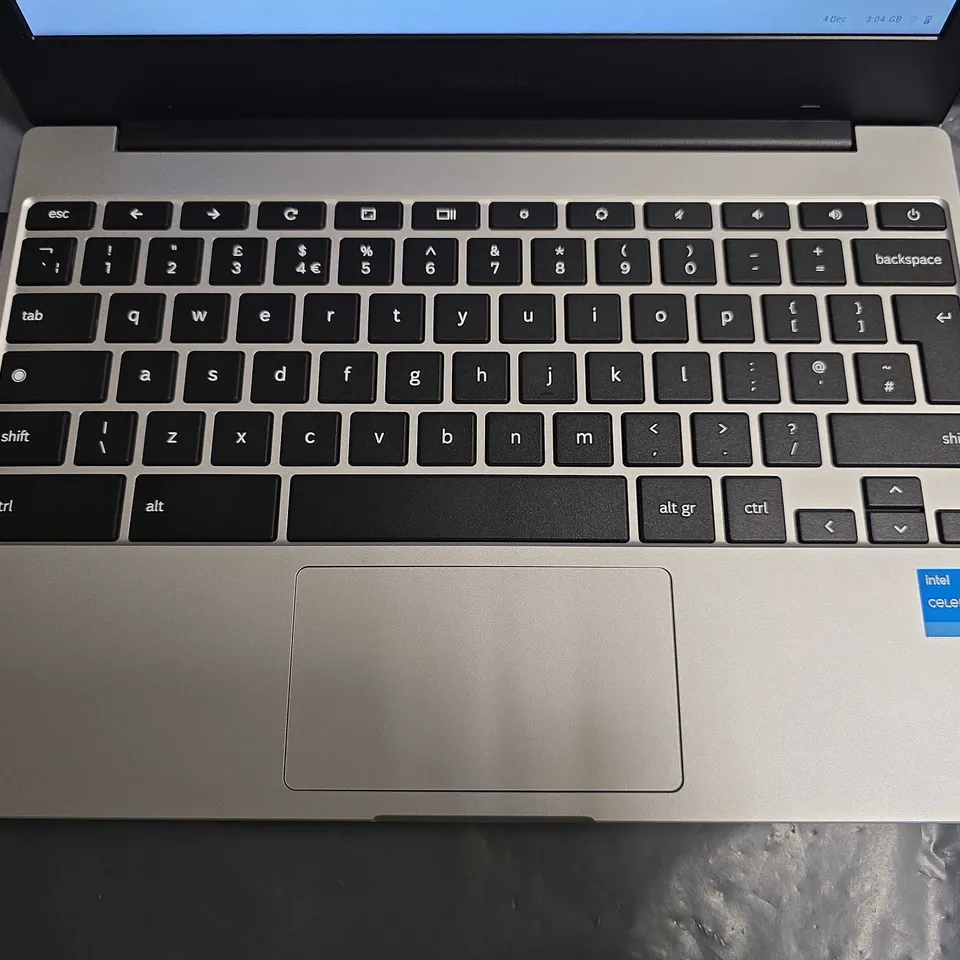 BOXED SAMSUNG GALAXY CHROMEBOOK INTEL CELERON LAPTOP IN SILVER - XE310XDA-KA1UK