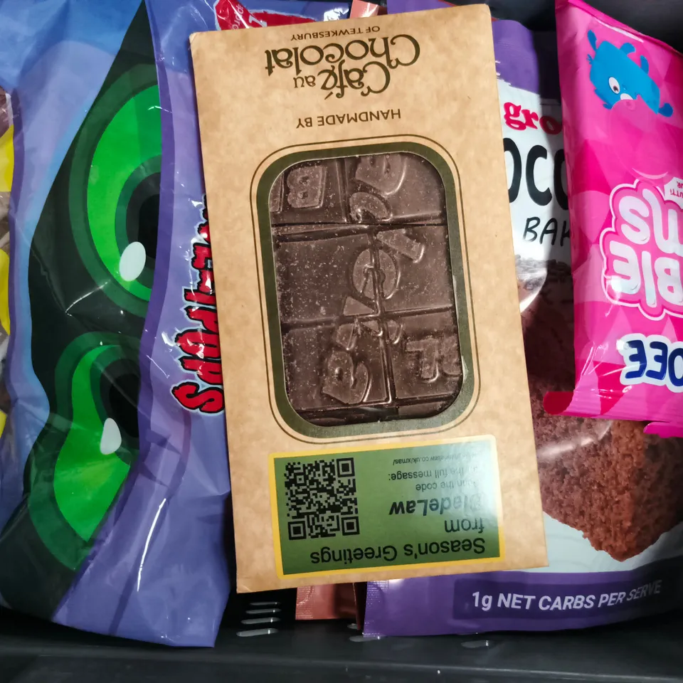 APPROXIMATELY 10 ASSORTED FOOD AND DRINK ITEMS TO INCLUDE CRUNCHY CHEESE NIBBLES, HOT SAUCE SELECTION, DRIED FRUIT SNACK, ETC