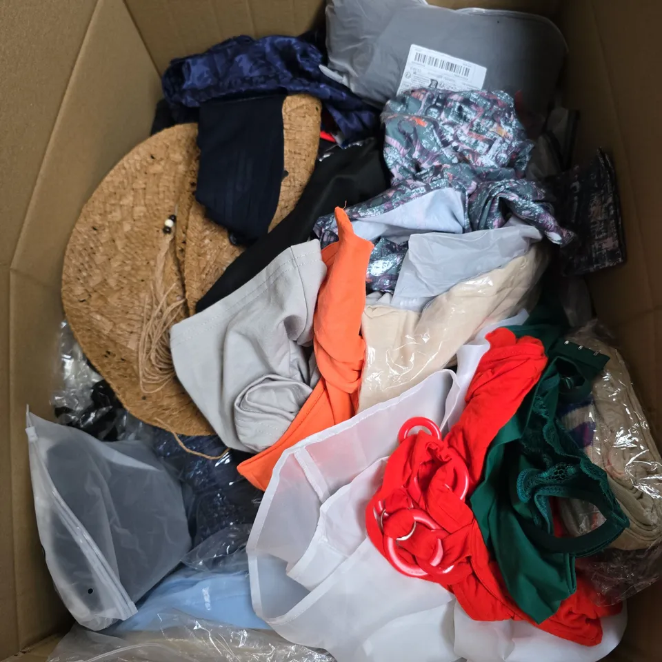 BOX OF APPROXIMATELY 20 ASSORTED CLOTHING ITEMS TO INCLUDE SWIMSUIT, PYJAMAS, TOPS, ETC