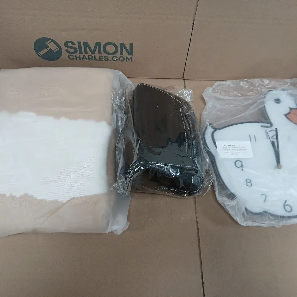 LARGE QUANTITY OF ASSORTED ITEMS TO INCLUDE HANDBAGS, DUCK CLOCK, THROW BLANKETS, ETC - COLLECTION ONLY