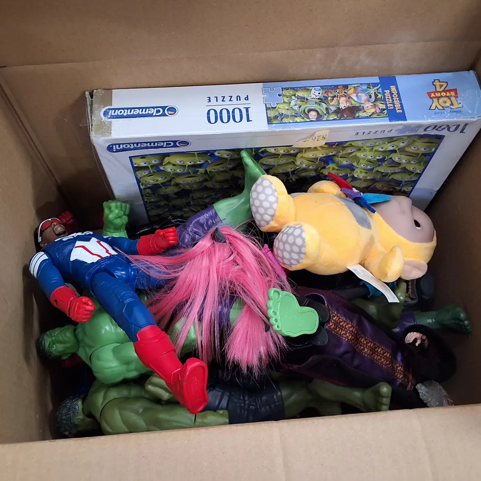 BOX CONTAINING ASSORTED TOYS INCLUDING ACTION FIGURES & TOY STORY 4 PUZZLE