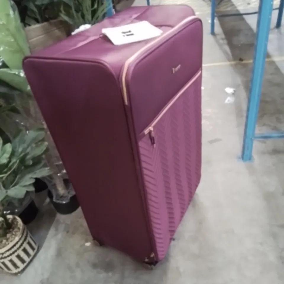 BRAND NEW IT BRAND LARGE LUGGAGE CASE ON WHEELS IN PURPLE AND ROSE PINK WITH LEOPARD PRINT INTERIOR 