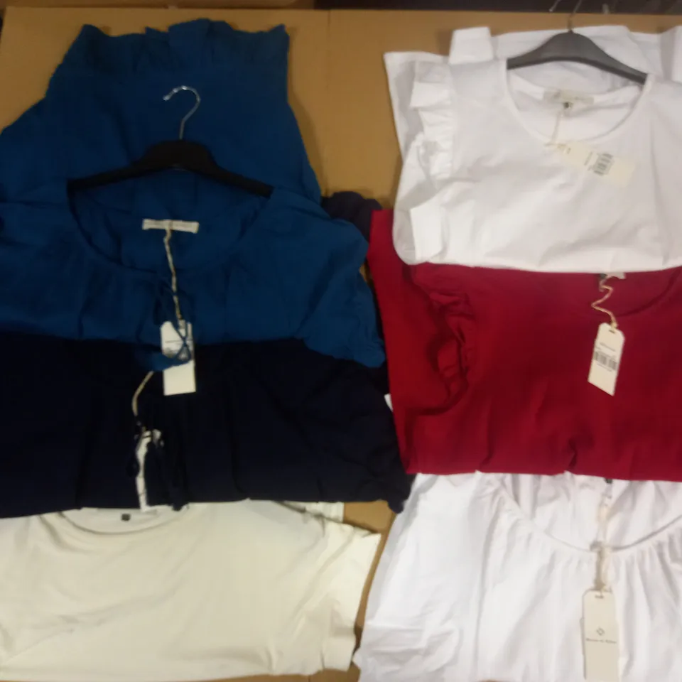 BOX OF APPROX 6 ASSORTED ITEMS OF MAISON DE NIMES CLOTHING IN VARIOUS SIZES AND STYLES
