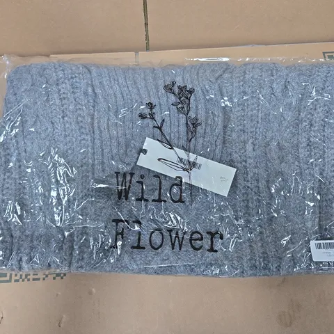 BAGGED WILD FLOWER TURTLENECK KNIT JUMPER IN GREY - S/M