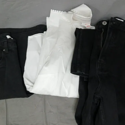 BOX OF APPROXIMATELY 15 ASSORTED CLOTHING ITEMS IN VARIOUS SIZES, STYLES, AND COLOURS - COLLECTION ONLY