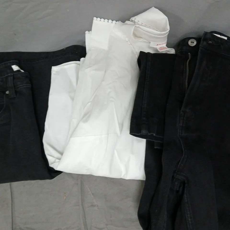 BOX OF APPROXIMATELY 15 ASSORTED CLOTHING ITEMS IN VARIOUS SIZES, STYLES, AND COLOURS - COLLECTION ONLY