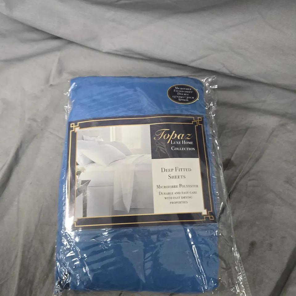 BOX OF APPROX 30 DEEP FITTED SHEETS IN VARIOUS COLOURS