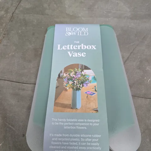 BLOOM & WILD THE LETTERBOX VASE – FOLDABLE SILICONE VASE