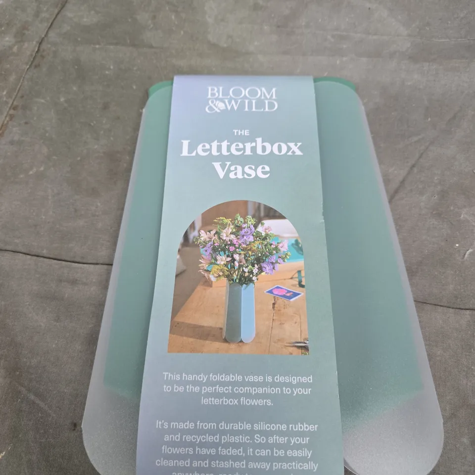 BLOOM & WILD THE LETTERBOX VASE – FOLDABLE SILICONE VASE