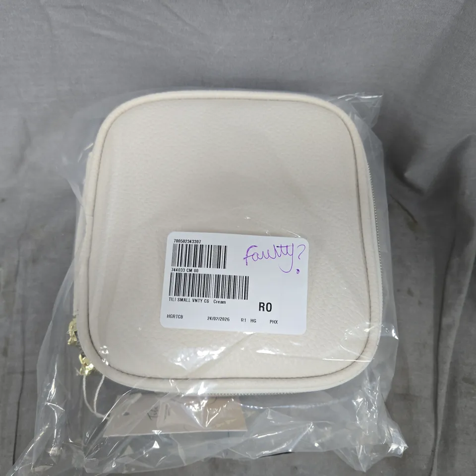TILI SMALL VANITY CASE IN CREAM