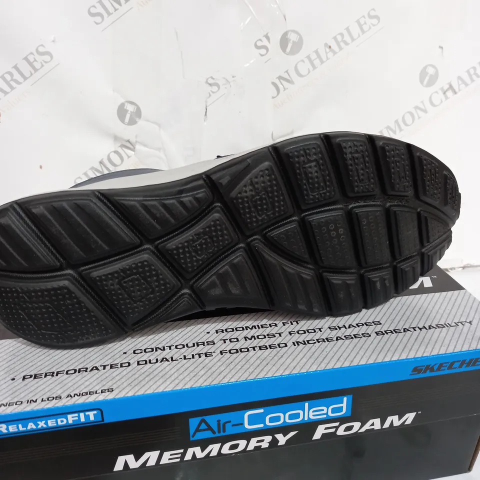 BOXED PAIR OF SKECHERS AIR COOLED MEMORY FOAM TRAINERS IN NAVY SIZE 10