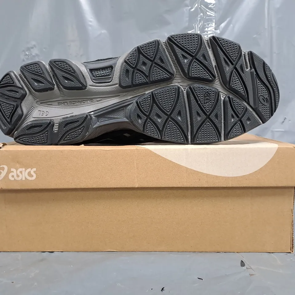 BOXED PAIR OF ASICS TRAINERS IN BLACK/GREY SIZE UK 10