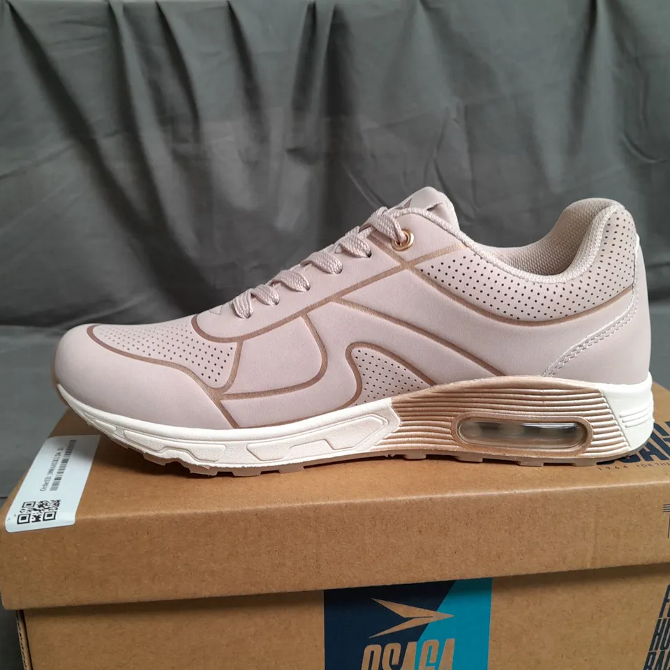 BOXED PAIR OF OSAGA TRAINERS SIZE EU 38