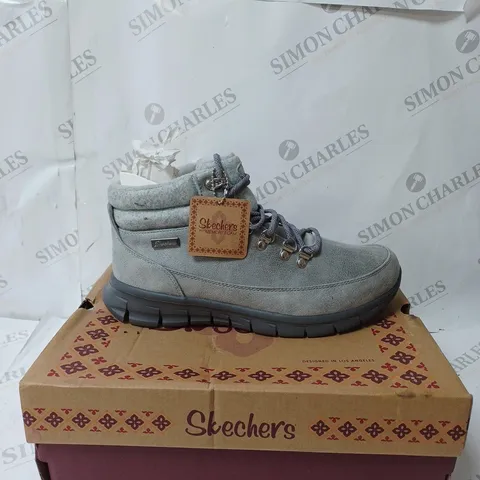 BOXED SKECHERS SYNERGY WARM TECH BOOTS, GREY - SIZE 6