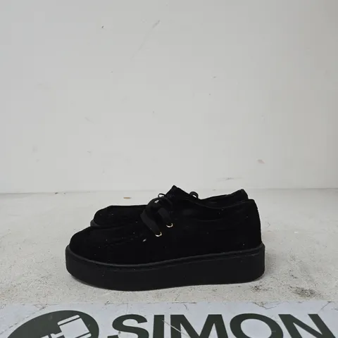 HUSH PUPPIES BLACK SUEDE PLATFORM SHOES WITH LACE-UP – UKE SIZE 8
