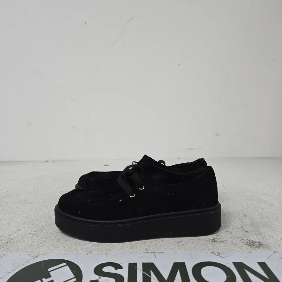 HUSH PUPPIES BLACK SUEDE PLATFORM SHOES WITH LACE-UP – UKE SIZE 8