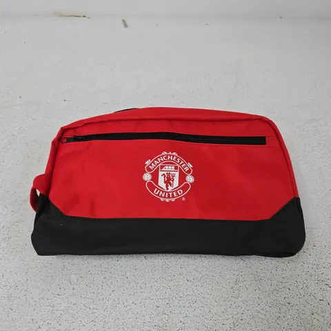 MANCHESTER UNITED LOGO ZIP POUCH – RED AND BLACK