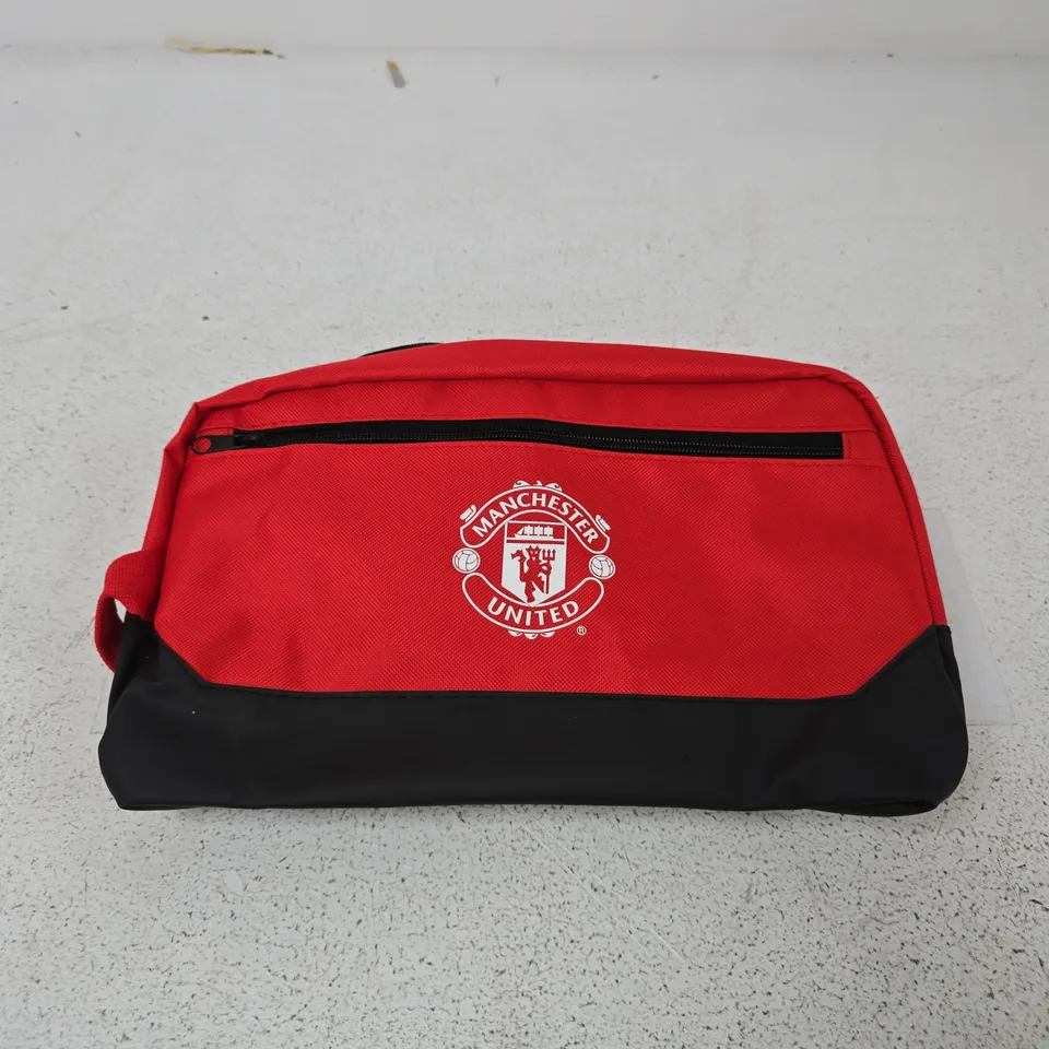 MANCHESTER UNITED LOGO ZIP POUCH – RED AND BLACK