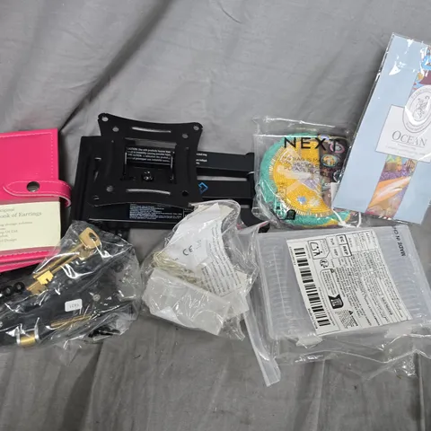 APPROXIMATELY 15 ASSORTED HOUSEHOLD ITEMS TO INCLUDE LITTLE BOOK OF EARRINGS, TV WALL MOUNT, OCEAN FRAGRANCE BAG, ETC