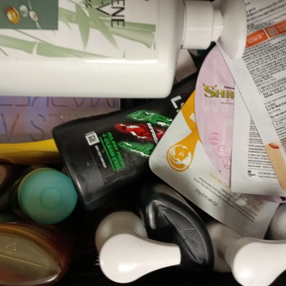 APPROXIMATELY 20 ASSORTED COSMETIC ITEMS TO INCLUDE CLEAN PEOPLE, NAILS ART MARKER, ETC - COLLECTION ONLY