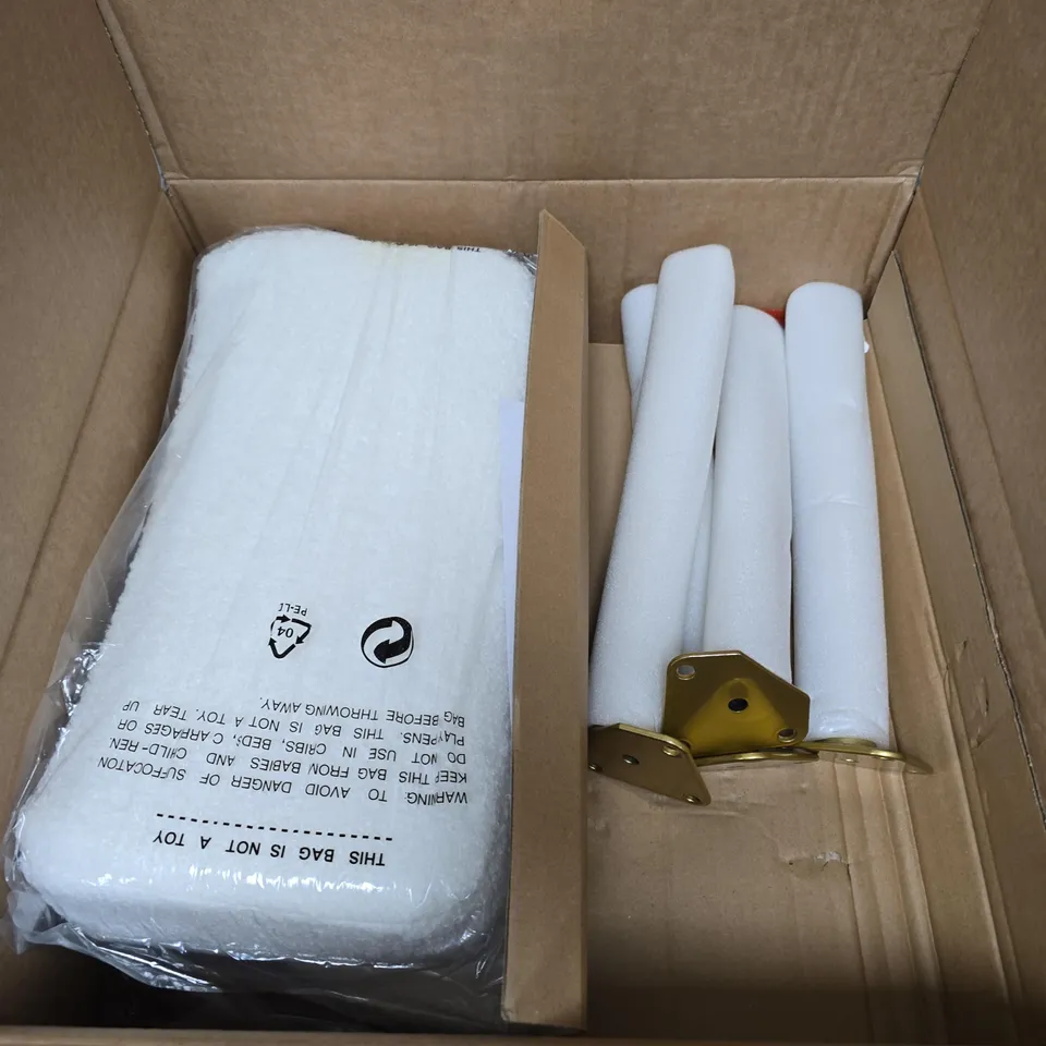 LIVING & HOME DRESSING STOOL IN WHITE 