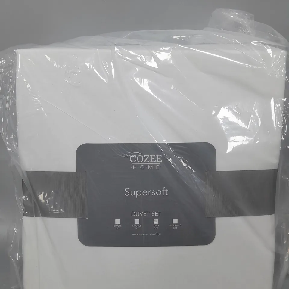 SUPERSOFT BY COZEE HOME 4 PIECE DUVET SET WITH CONTRAST TRIM NAVY KING 