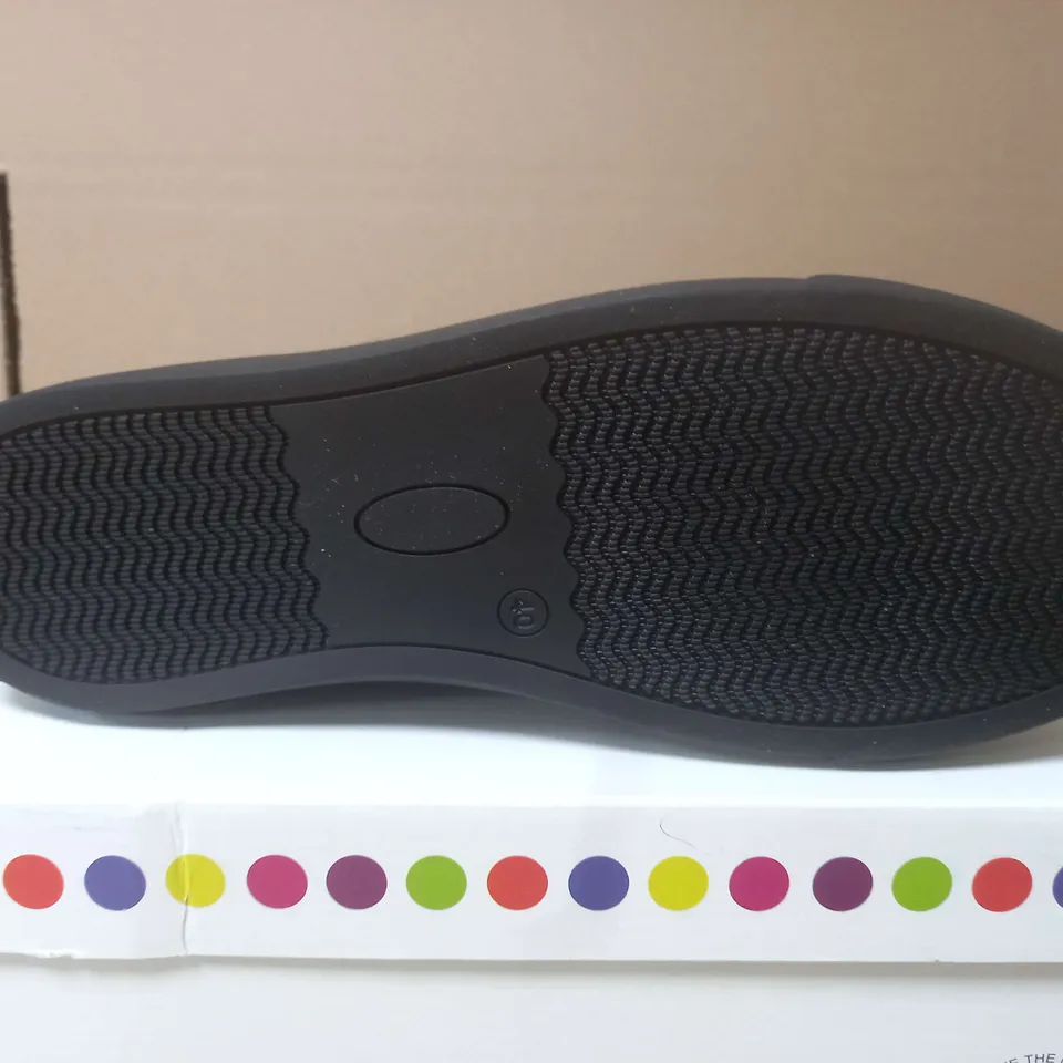 BOXED ADESSO KHAKI HIGH RISE TRAINERS - SIZE 7