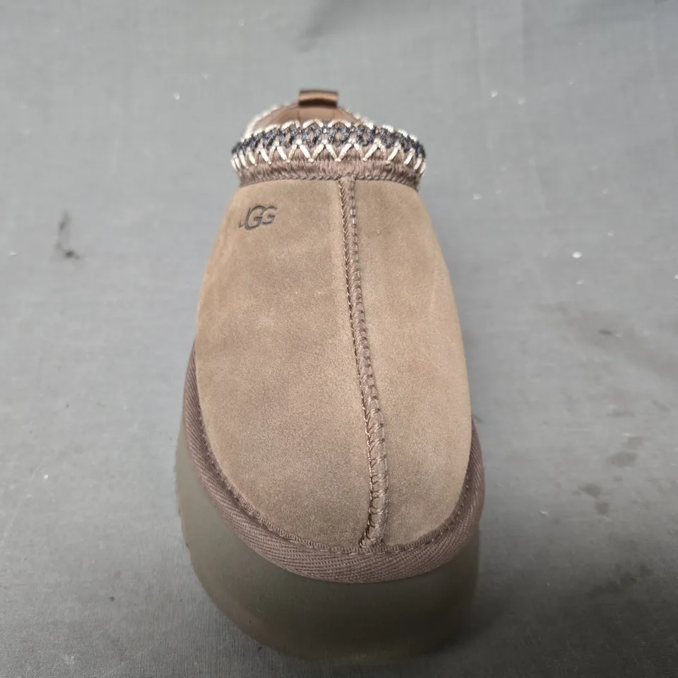 BOXED PAIR OF UGG WOMEN'S TAZZ SHOES IN TAUPE UK SIZE 5