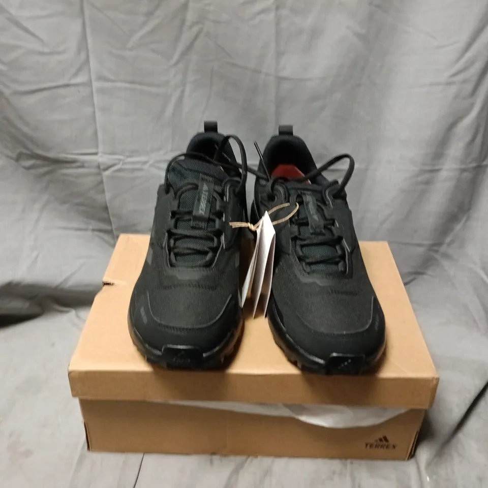 BOXED PAIR OF ADIDAS TERREX ANYLANDER RAIN READY TRAINERS IN BLACK - UK 8.5