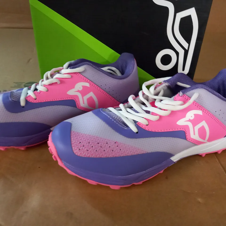 PAIR OF KOOKABURRA DUSK WOMENS HOCKEY SHOES IN PINK - UK 7