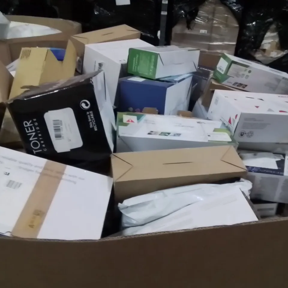 PALLET CONTAINING LARGE QUANTITY OF TONER CARTRIDGES 