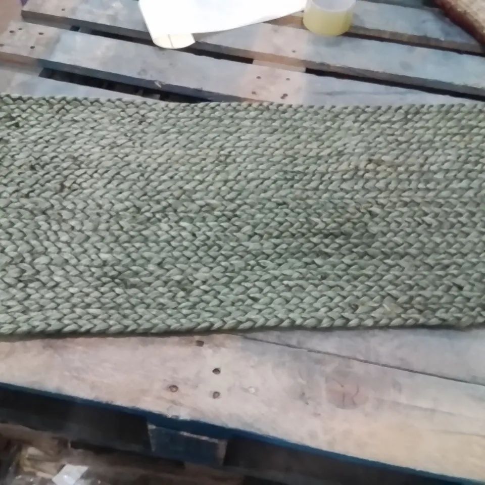 QUALITY DESIGNER AREA RUG - APPROXIMATELY 120X40CM