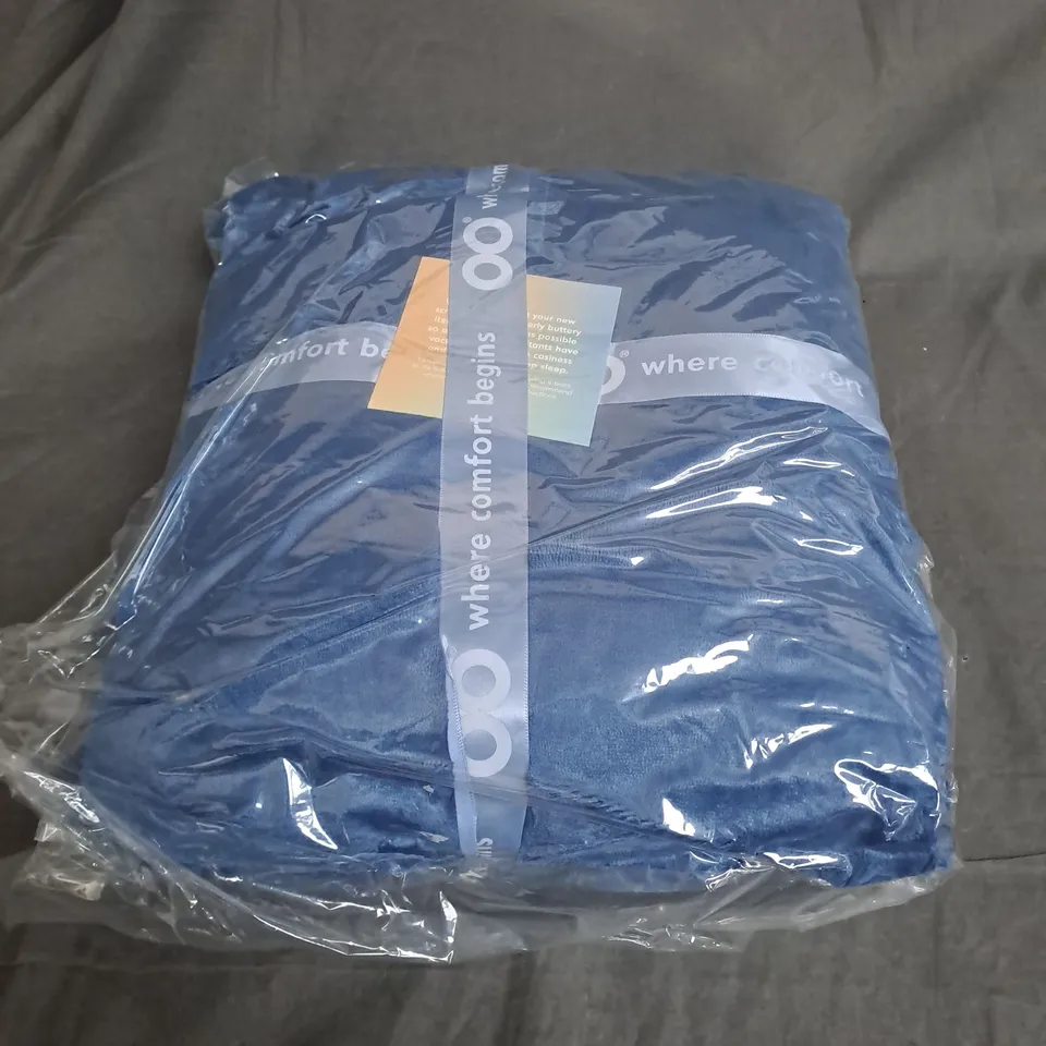 SEALED OODIE HOODED OVERSIZED BLANKET - BLUE