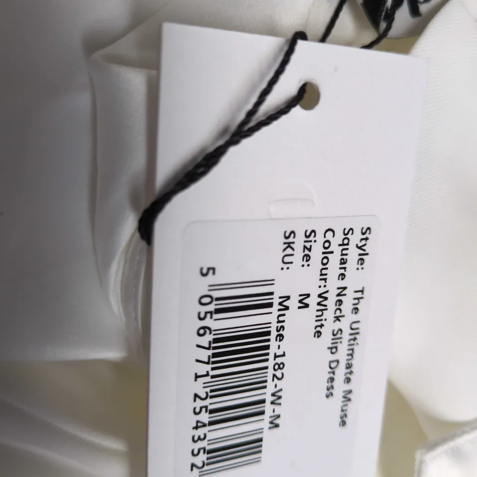 THE ULTIMATE MUSE LONDON WHITE SATIN SQUARE-NECK SLIP DRESS – SIZE M