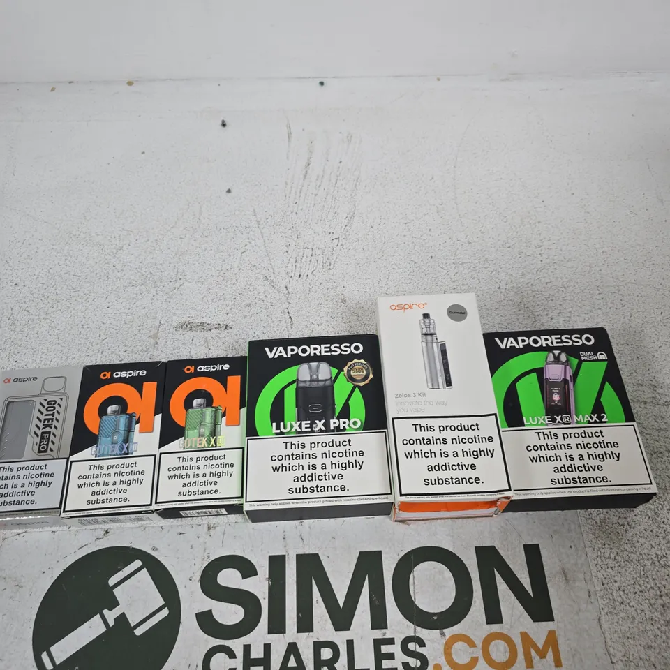 APPROXIMATELY 20 ASSORTED E-CIG PRODUCTS AND ACCESSORIES TO INCLUDE VAPORESSO, ASPIRE ETC