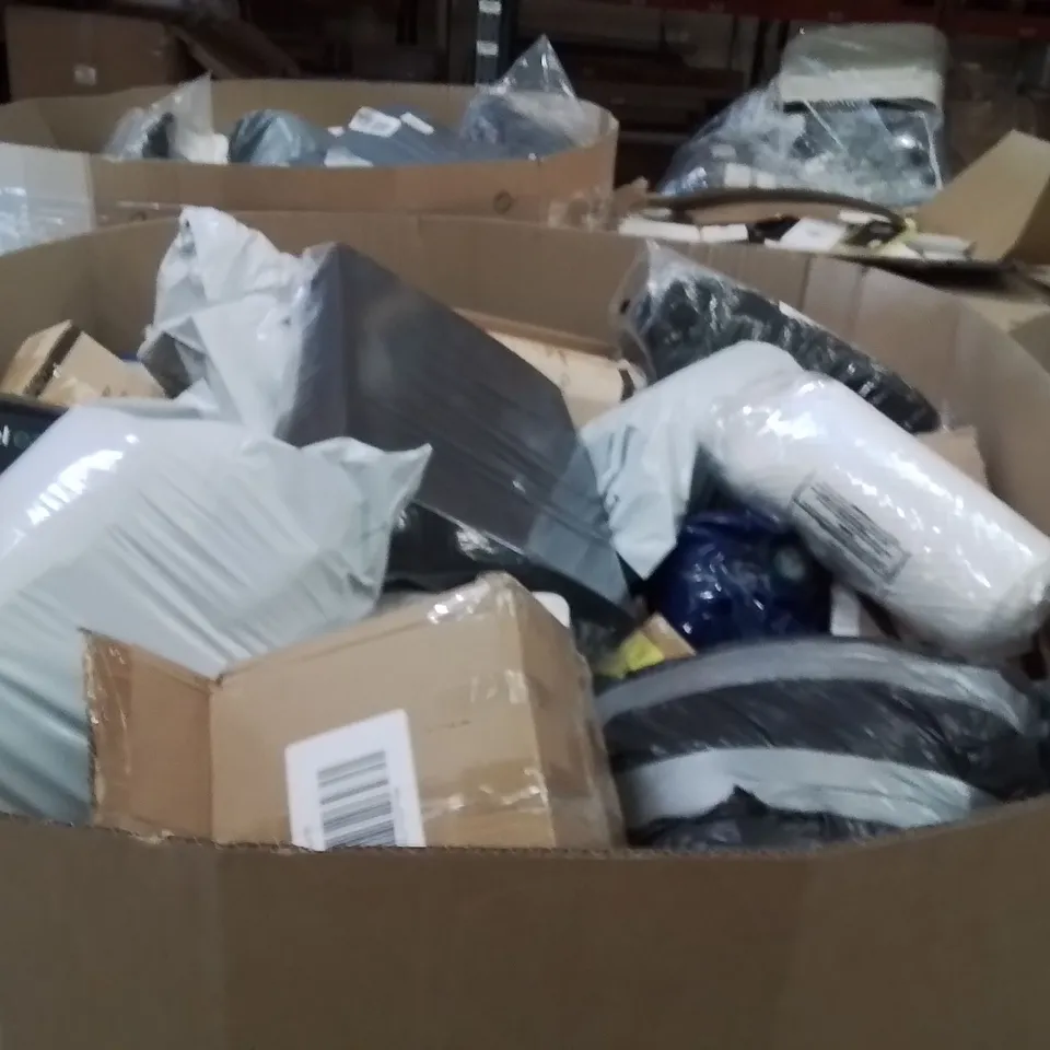 PALLET TO CONTAIN A LARGE QUANTITY OF PILLOWS