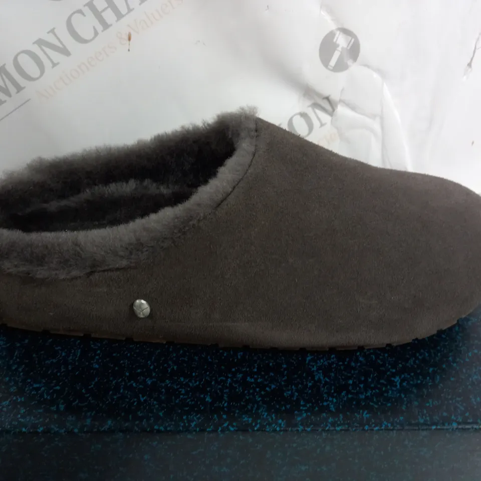 BOXED PAIR OF EMU AUSTRALIA MONCH IN GREY SIZE 7