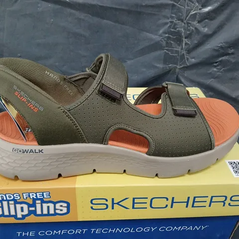 BOXED PAIR OF SKECHERS GO WALK FLEX SANDALS - UK SIZE 10