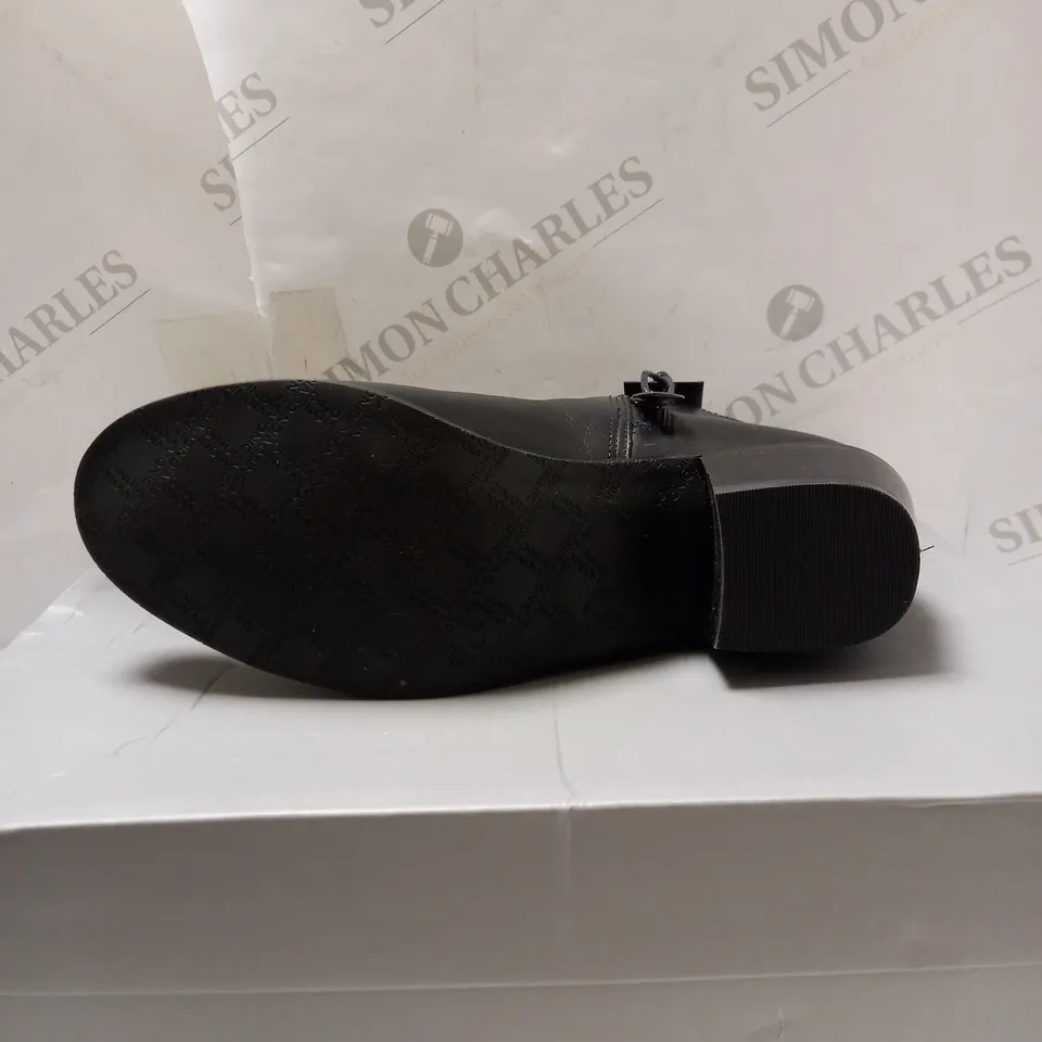 VIONIC JOY BLACK LEATHER BOOTS - SIZE 6.5