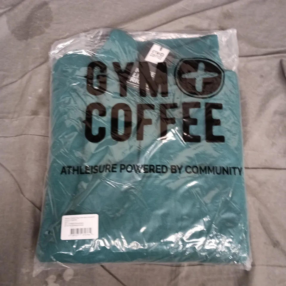 BAGGED GYM+COFFE SIERRA SNAP COLLAR SWEATSHIRT – TURQUOISE – SIZE M