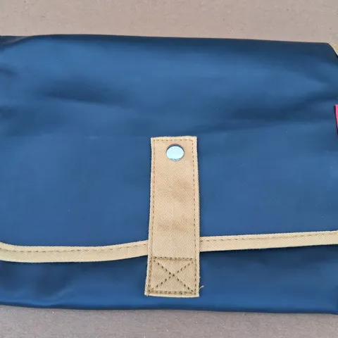 APPROXIMATELY 72 BU TRAVEL BAGS