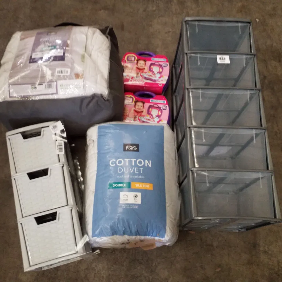 PALLET CONTAINING APPROXIMATELY 20 PRODUCTS INCLUDING STORAGE TUBS, DUVET, BARBIE HAIR & BEAUTY PLAYSET & MATTRESS TOPPER 