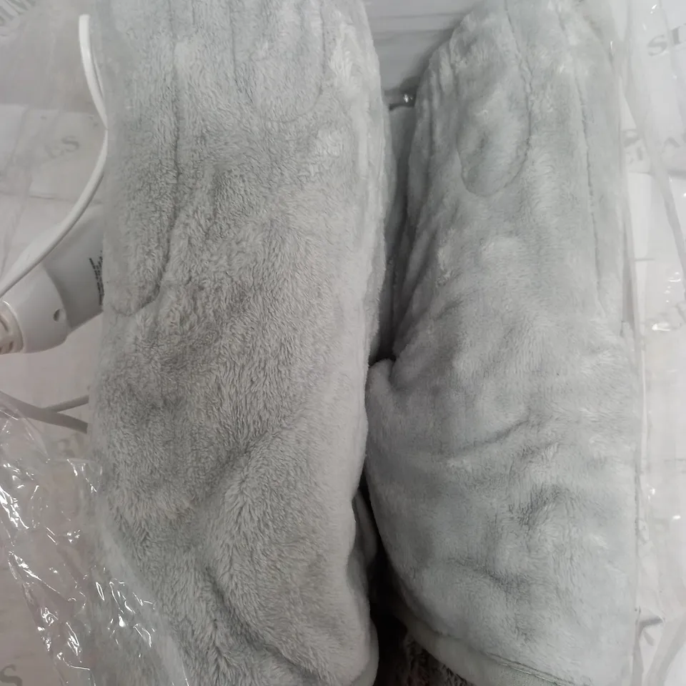 COZEE HOME VELVETSOFT HEATED THROW IN LIGHT GREY