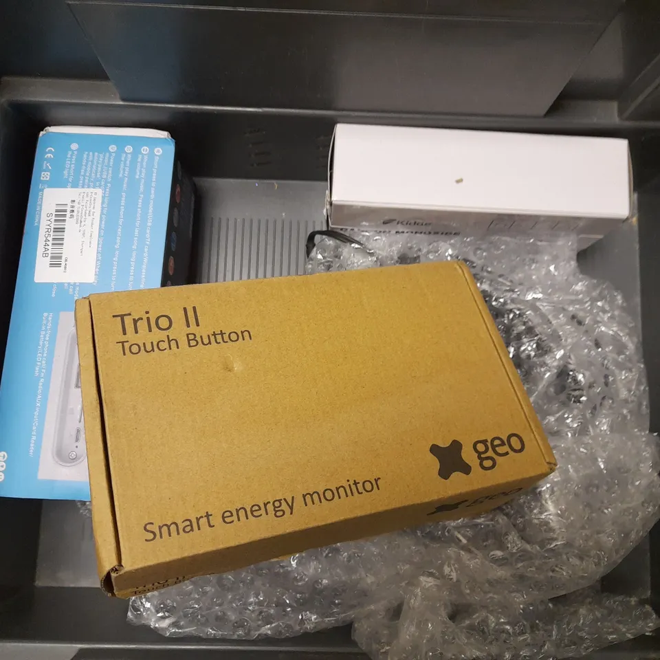 BOX OF APPROX 7 ITEMS TO INCLUDE CARBON MONOXIDE ALARM, KIDS BLUETOOTH HEADPHONES AND LOGITECH WIRED MOUSE